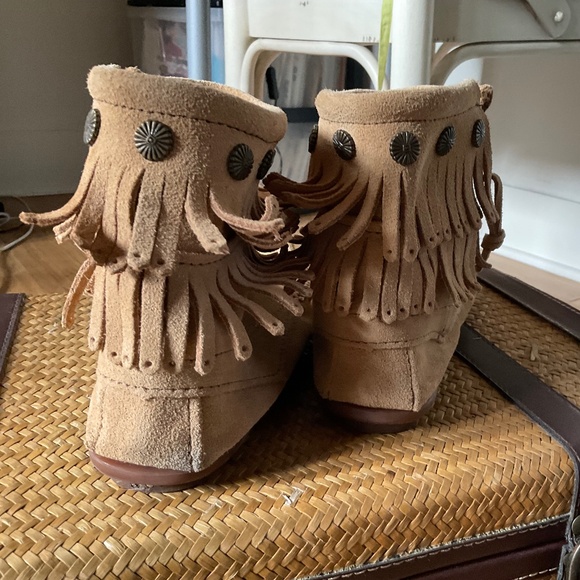 Minnetonka booties - Picture 2 of 5